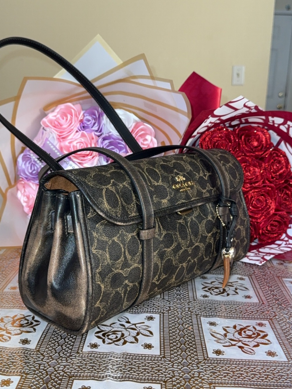 Bridget Flap Shoulder Bag in Loved Signature canvas - Picture 4 of 12
